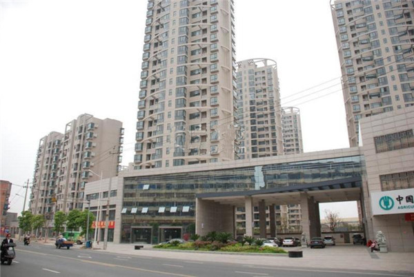 南昌市青云明珠小區(qū)面積18萬方（小區(qū)），2017年榮獲南昌市示范小區(qū)榮